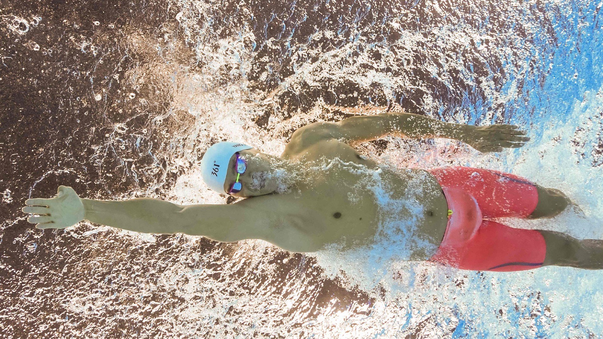 爱游戏电竞-逆境奋战：那些不服输的冠军队伍故事，逆境不败